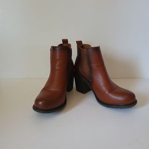 Via Pinky women's lug sole heeled ankle boots chelsea style size 38/8 cognac